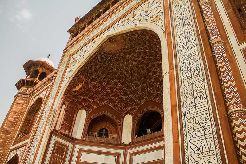 Unveiling the Rich History of the Majestic Taj Mahal